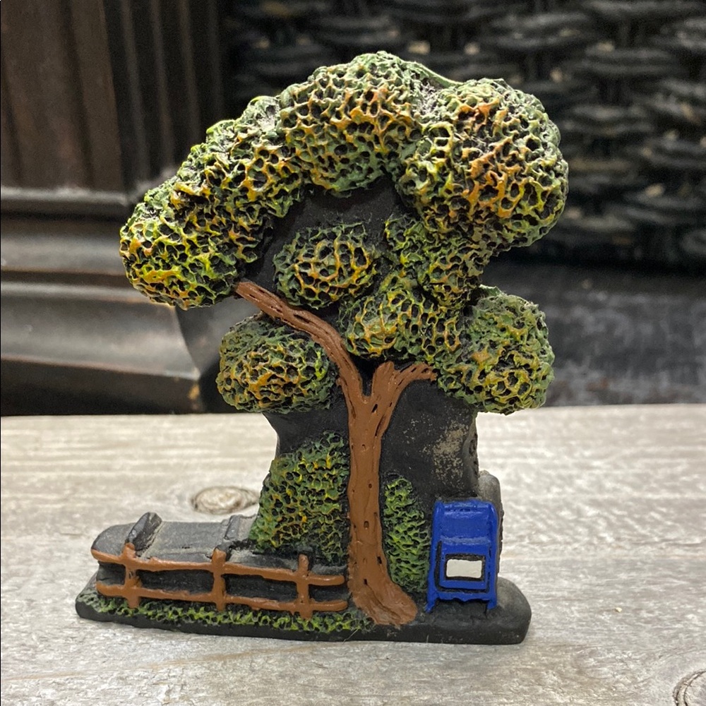 Vintage Brandywine Collectibles Tree With Mailbox Shelf Sitter!